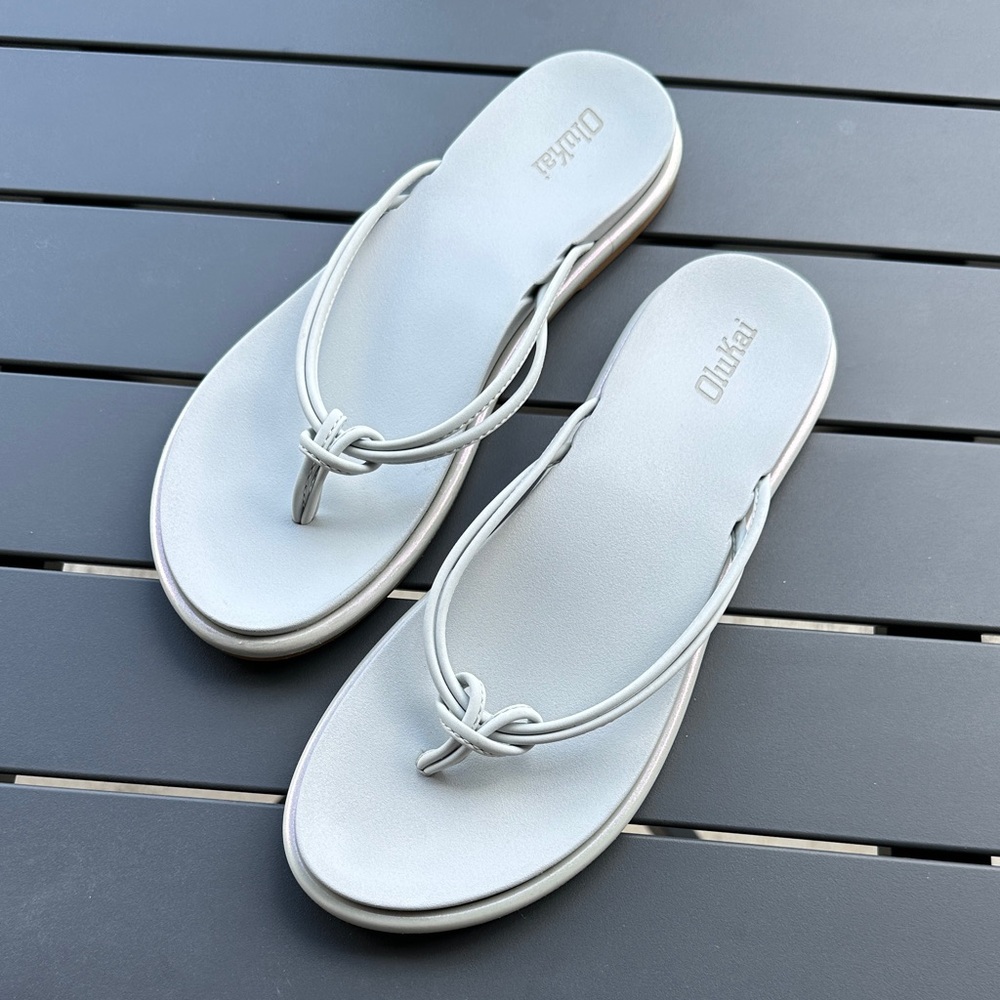 Olukai Light Grey Women's Sandals flip flops like new